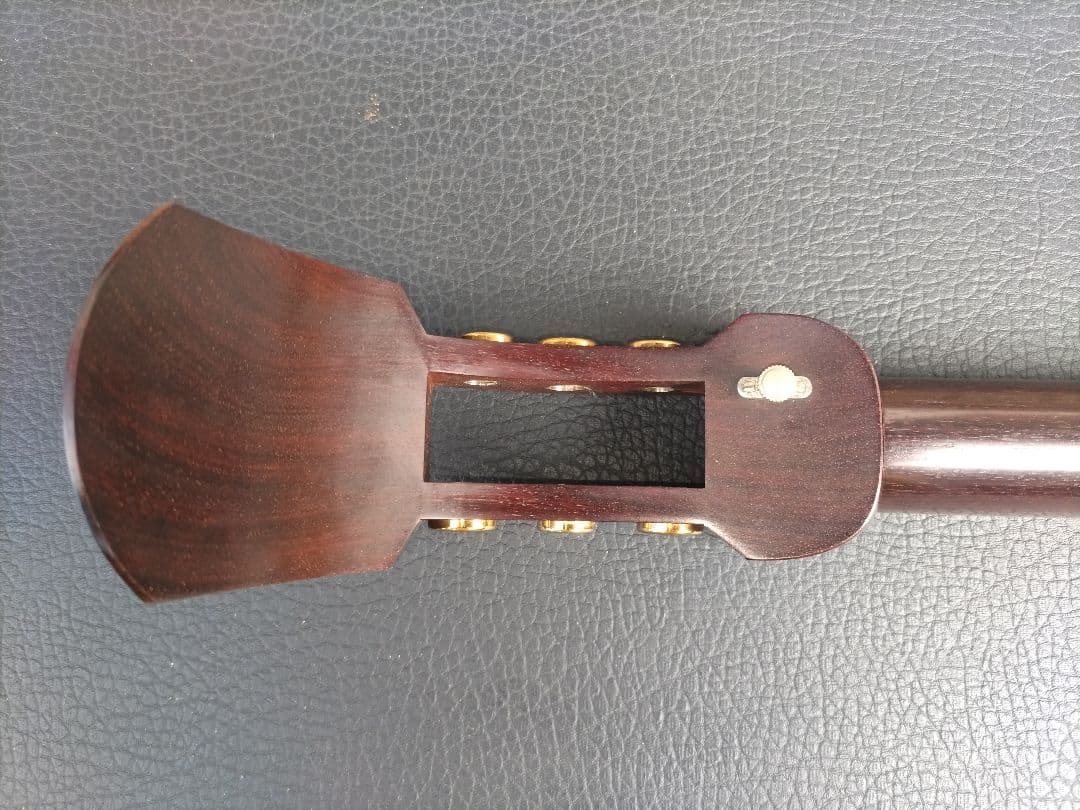 ③【津軽三味線（すだれ彫り胴）】