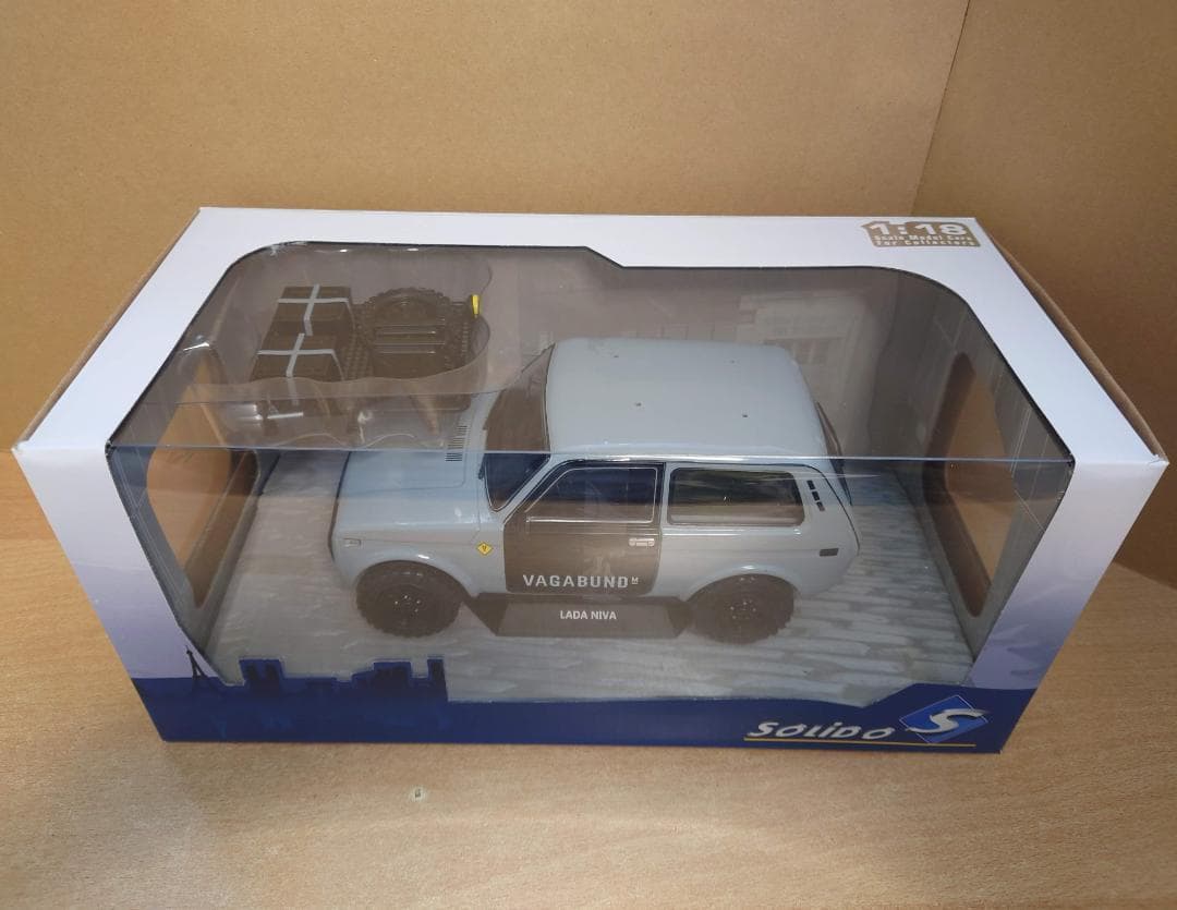 1/18 ラーダ ニーヴァ V LADA 1980 グレー ソリド製ダイキャスト