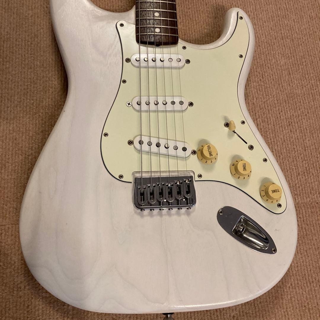 Stratocasterタイプ　ホワイト