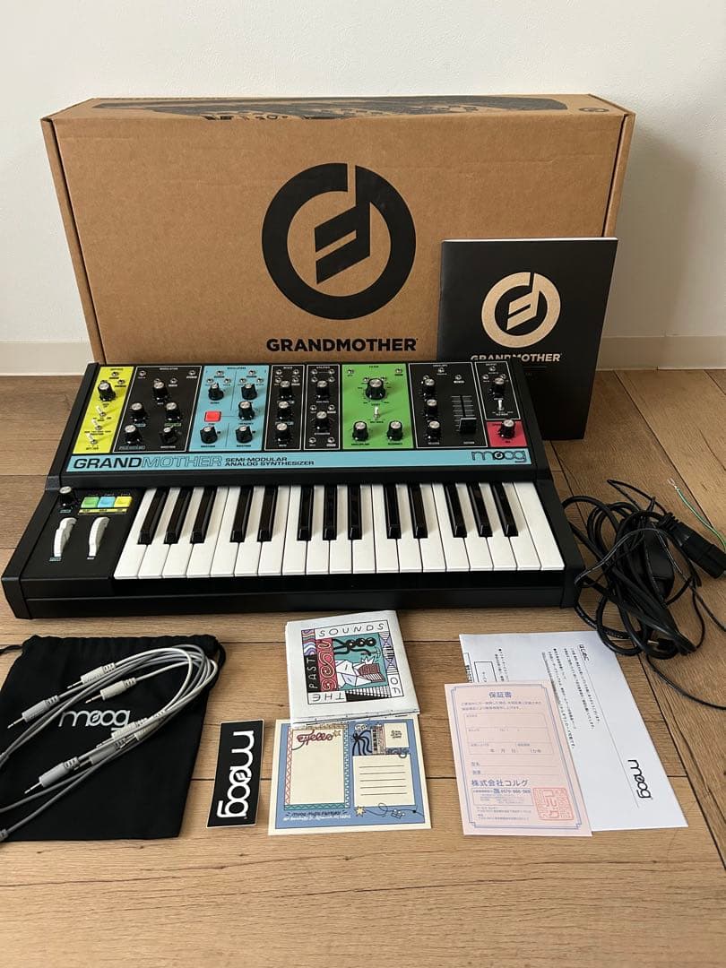 Moog Grandmother セミモジュラーアナログシンセサイザー