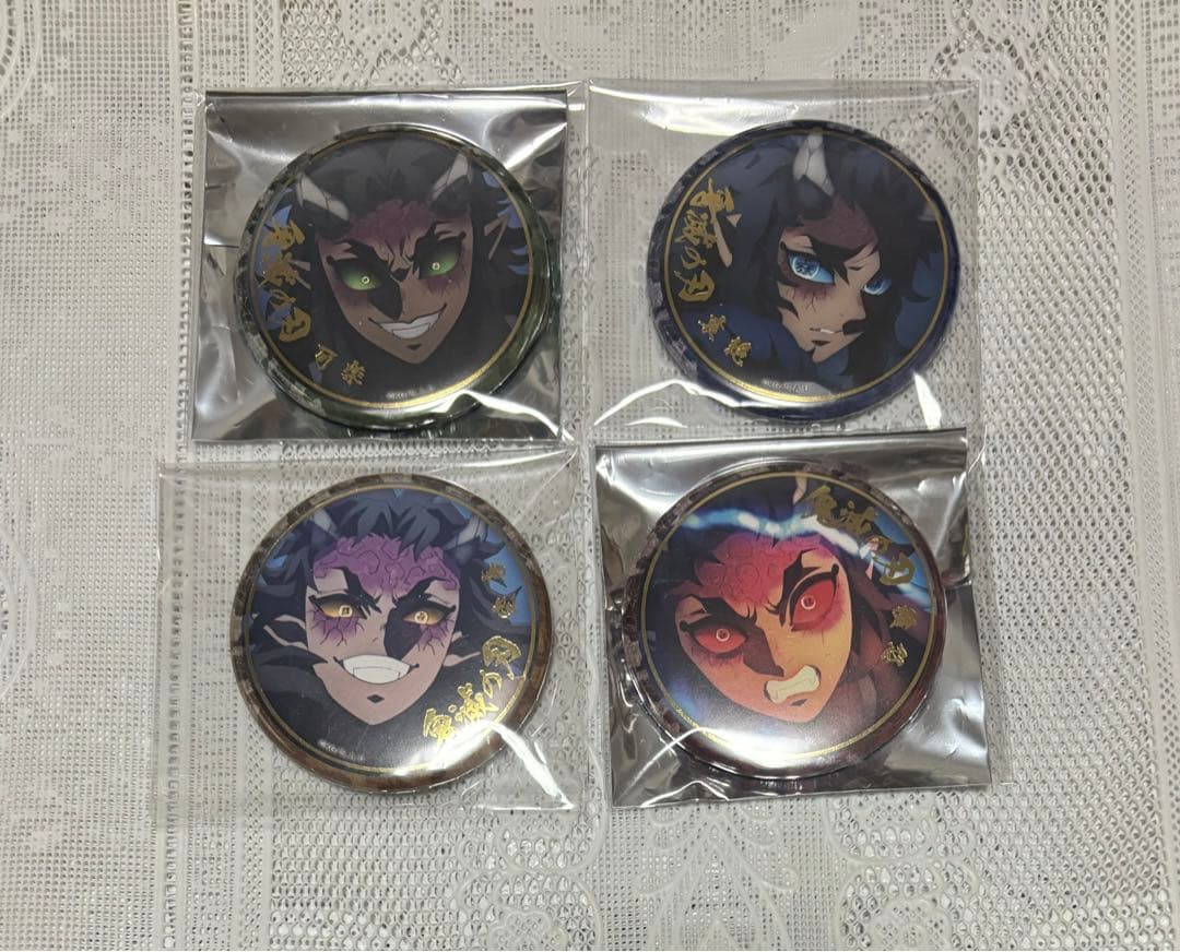 鬼滅の刃　刀鍛冶の里編　箔押し缶バッジ　喜怒哀楽