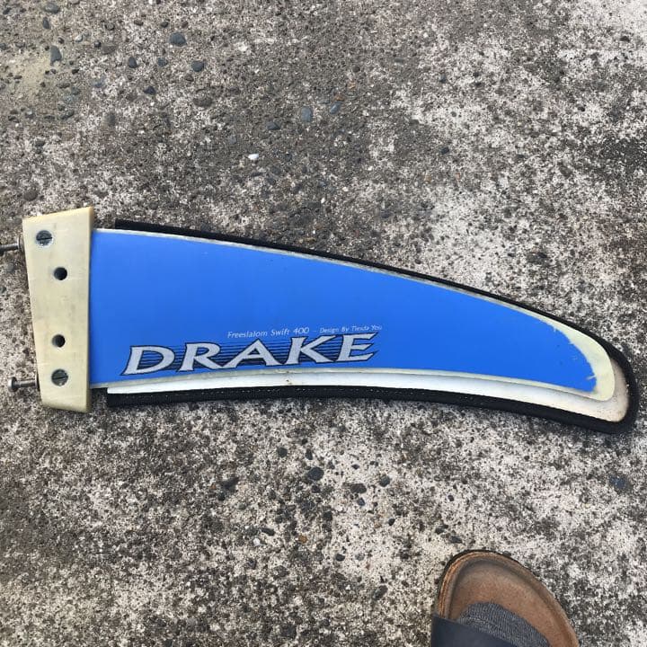 ウィンドサーフボード　Futura 122 フィン、ボードケース付き