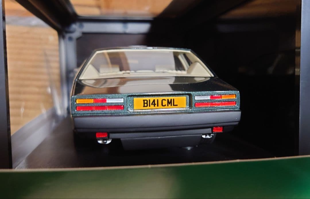 ②CULT 1/18 アストンマーティン・ラゴンダ 1985 グリーンメタリック