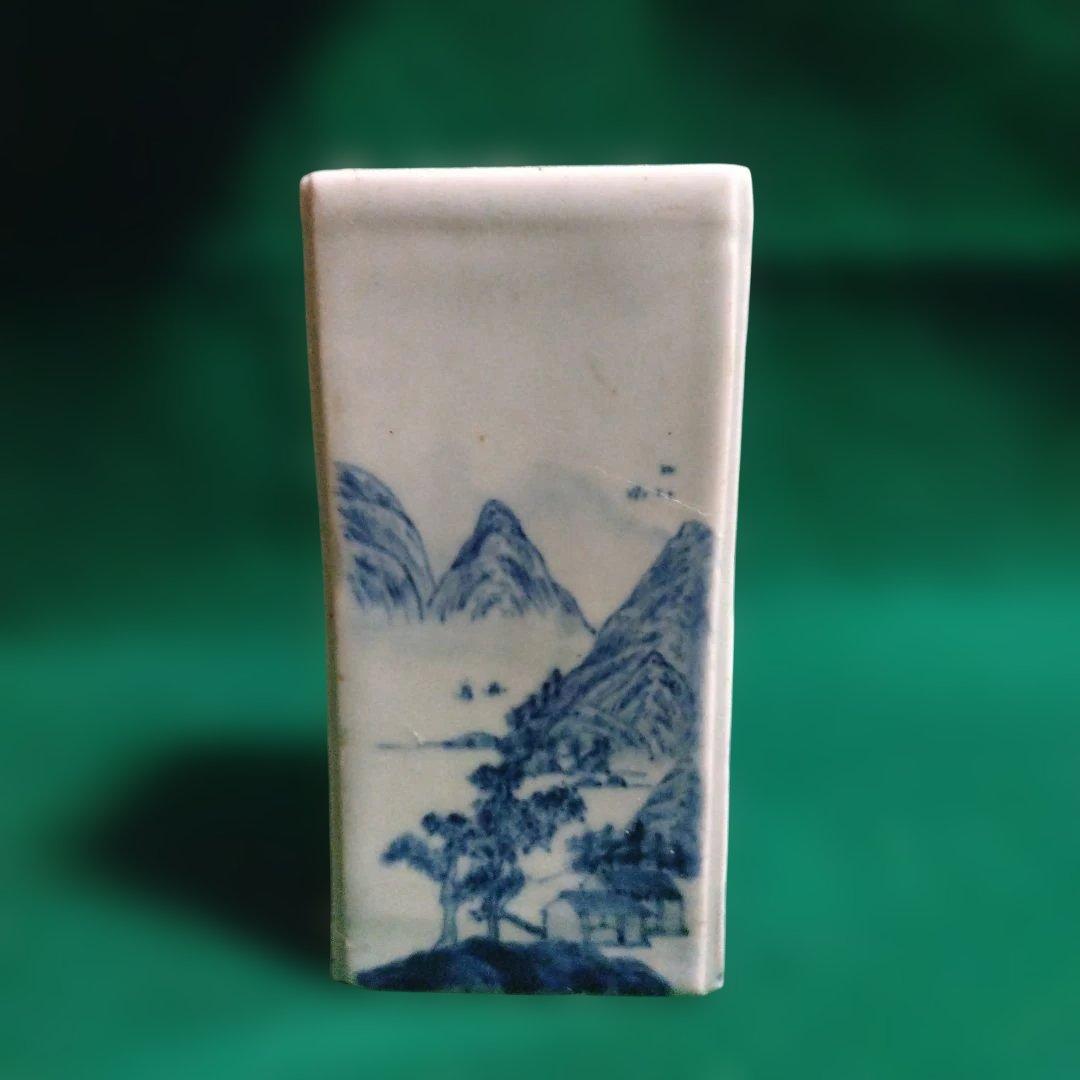 青い山水画の陶器　染付　筆立