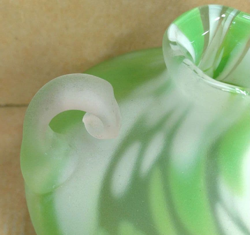 【本物保証】藤田喬平 手吹 花瓶(白,緑系) 共箱 美品