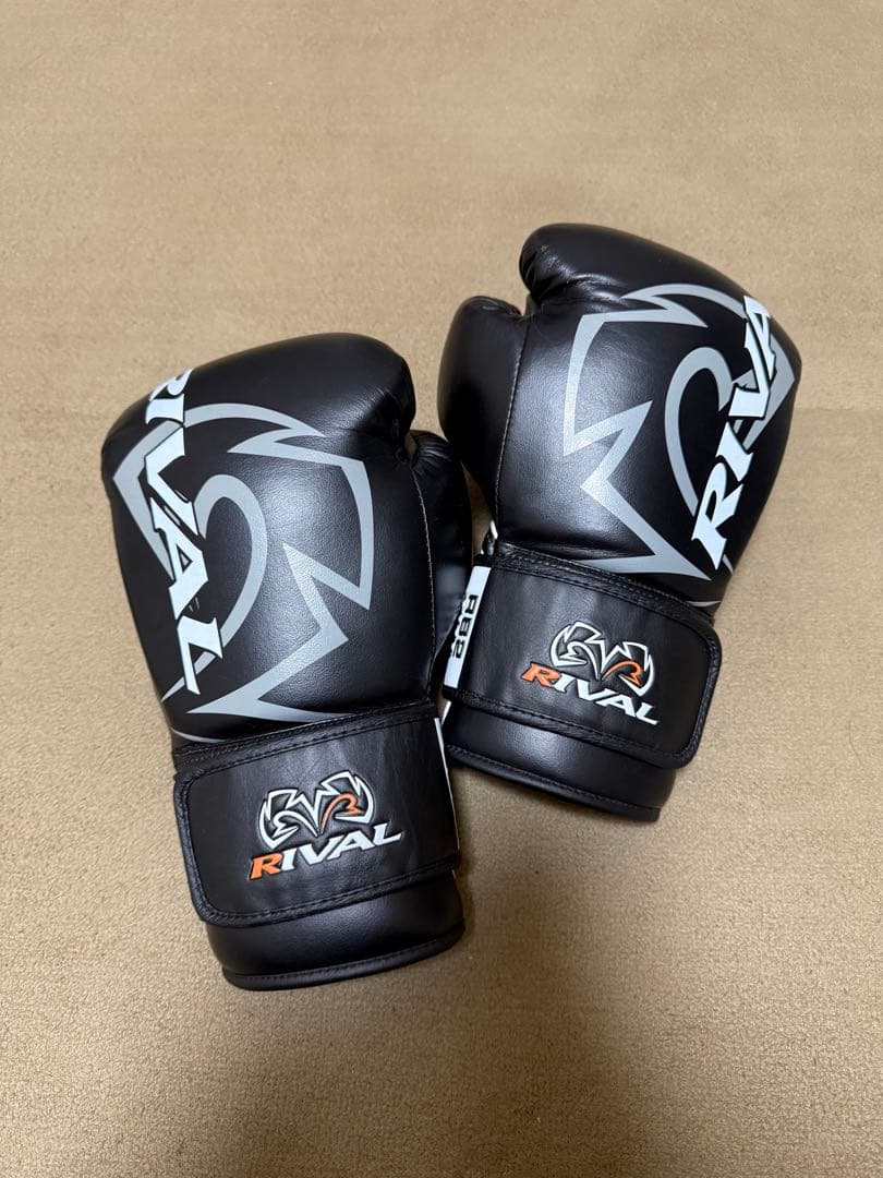 【新品未使用】　RIVAL ライバル　ボクシンググローブ　8oz