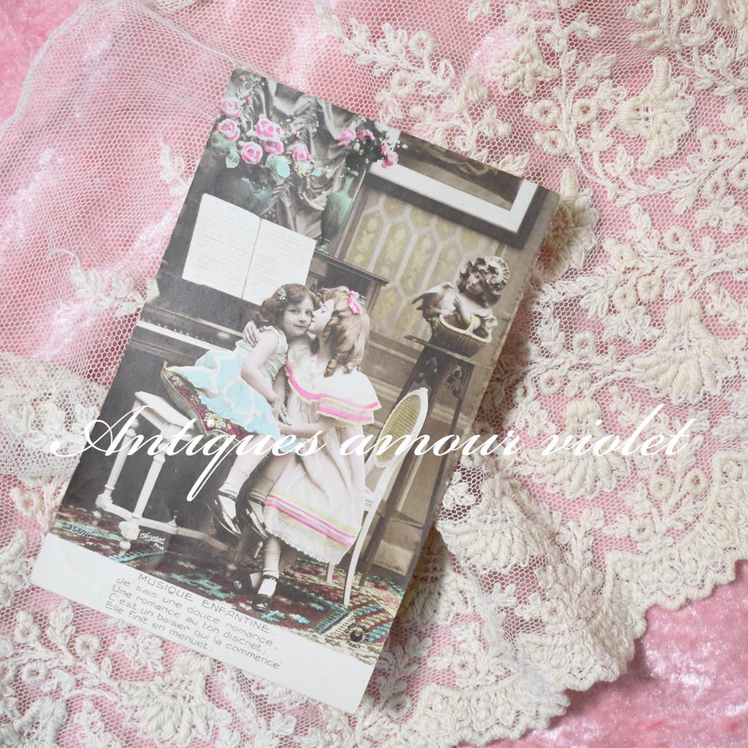 *アンティークポストカード　お歌のレッスンをする可愛い少女たち2