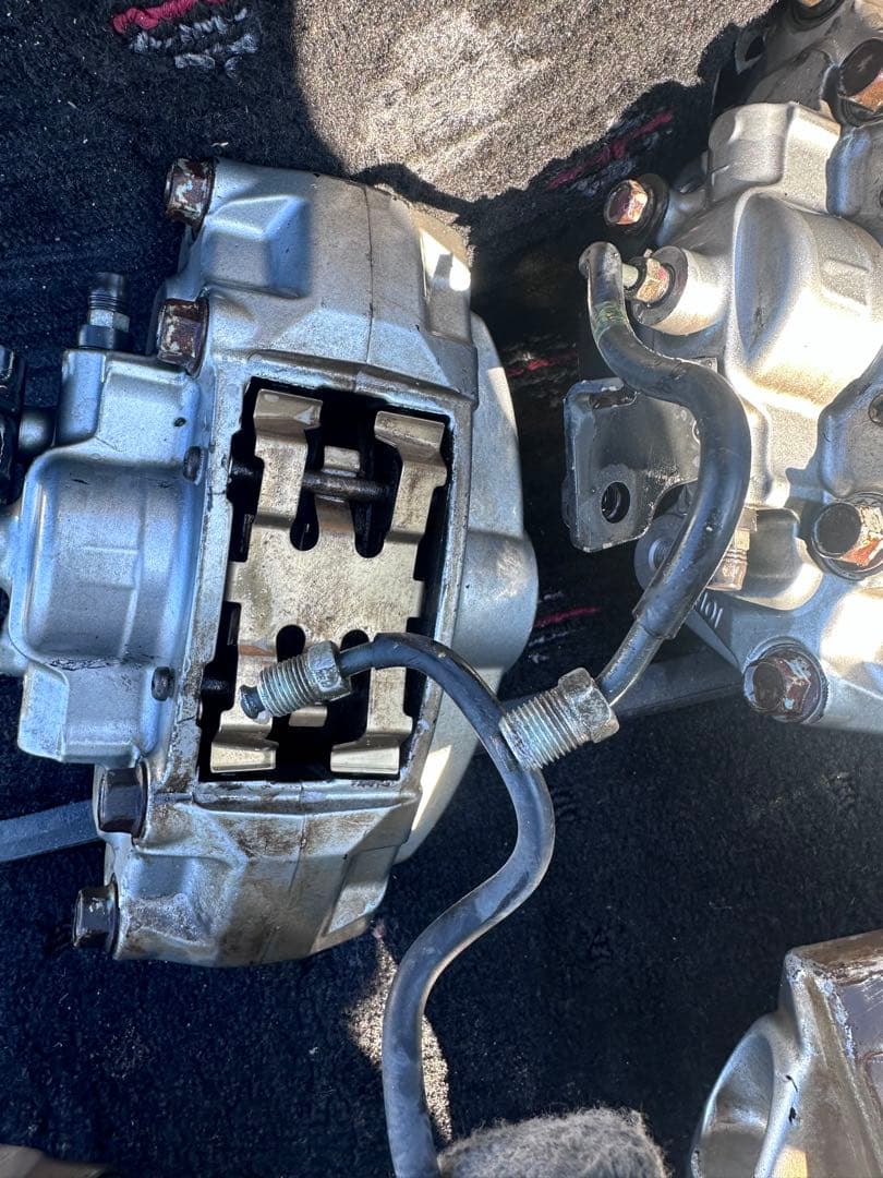 NISSAN ブレーキキャリパー 4個セット　一台分