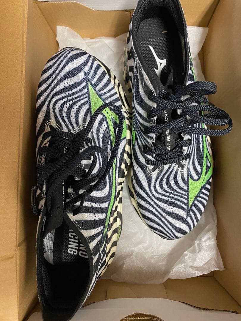 ミズノ　ウェーブリベリオンプロ3 限定色　サイズ23.5cm