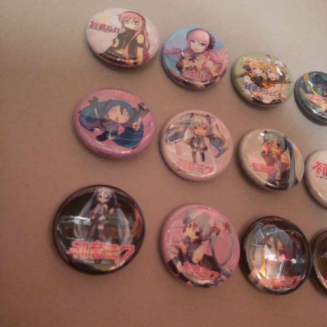 新品　初音ミク　巡音ルカ　鏡音リン　レン　　 缶バッジ 12個セット