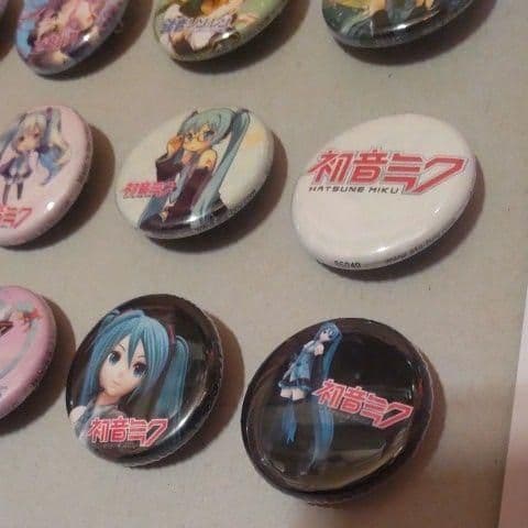 新品　初音ミク　巡音ルカ　鏡音リン　レン　　 缶バッジ 12個セット