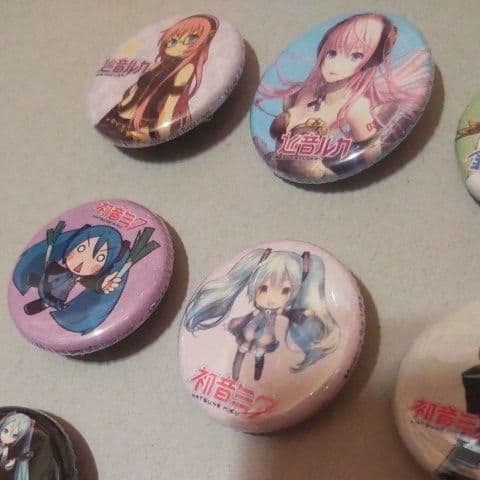 新品　初音ミク　巡音ルカ　鏡音リン　レン　　 缶バッジ 12個セット