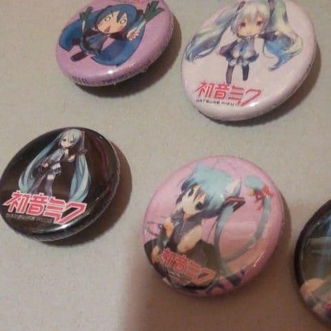 新品　初音ミク　巡音ルカ　鏡音リン　レン　　 缶バッジ 12個セット