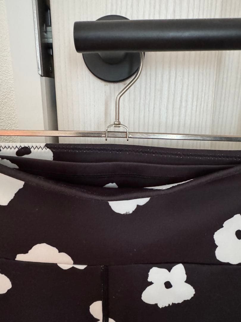 emmi 花柄 ハイウエストレギンス