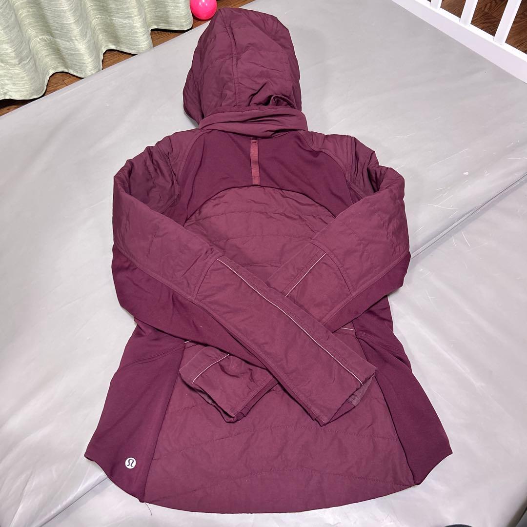 Lululemon バーガンディ フード付きジャケット
