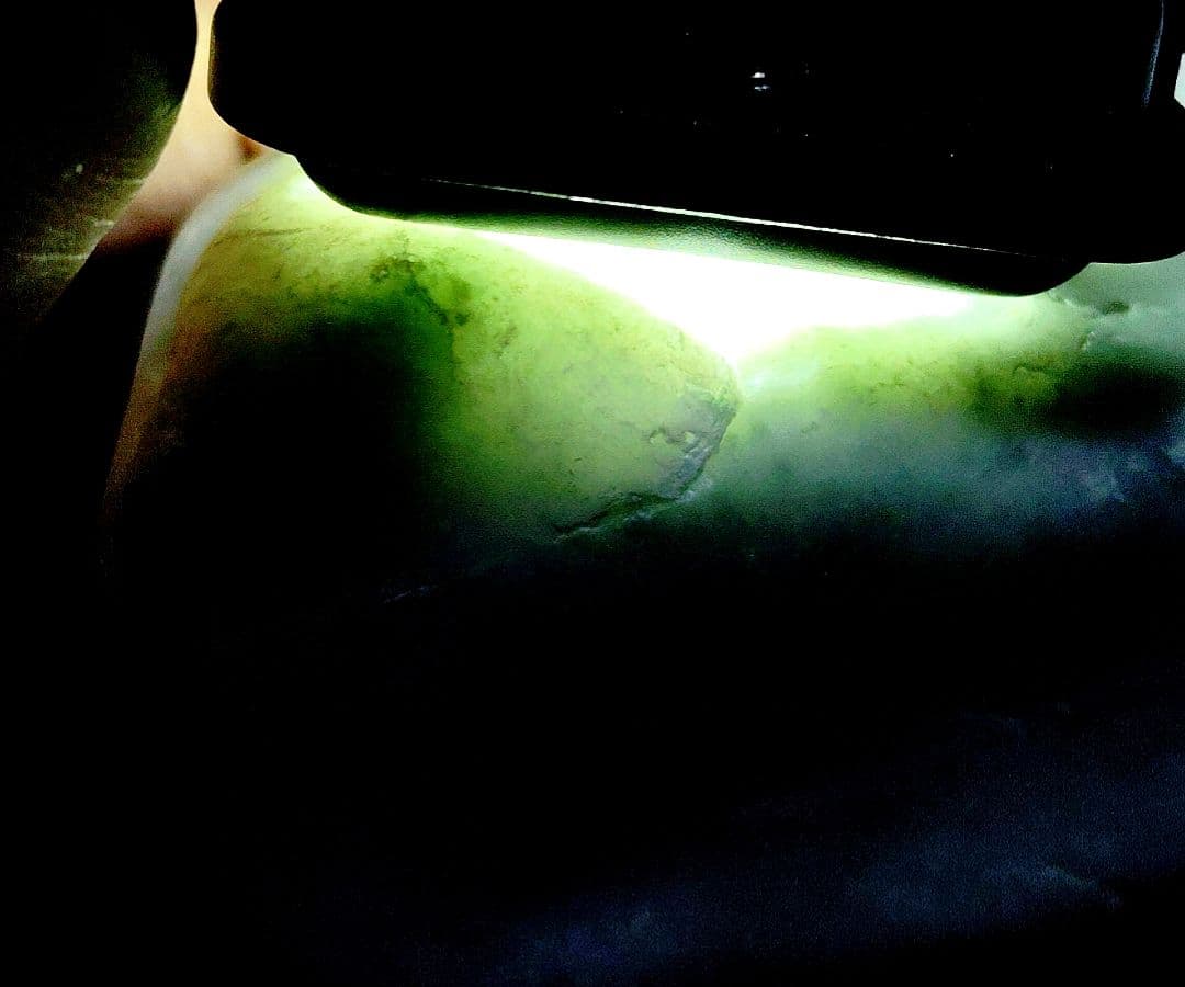 ★翡翠原石★糸魚川硬玉【小滝・転石・バレル621ｇ】