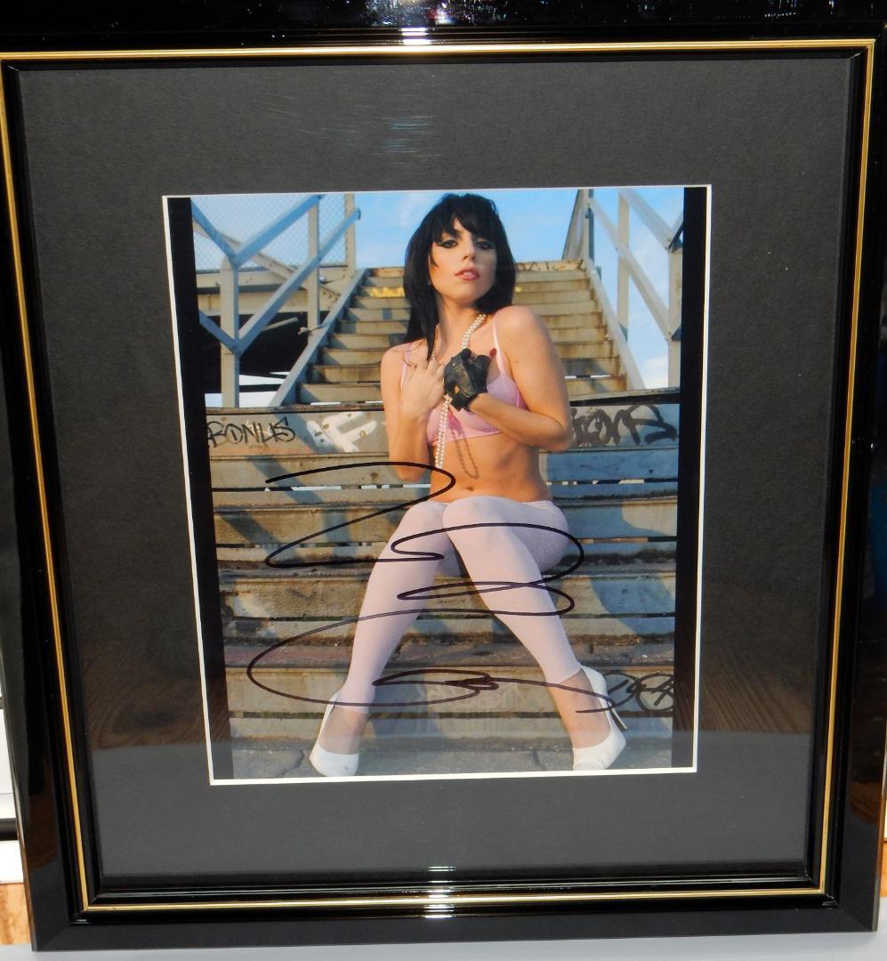 ＊大特価＊レディー・ガガ　サイン入りポートレート額装済み　真正証明書付き