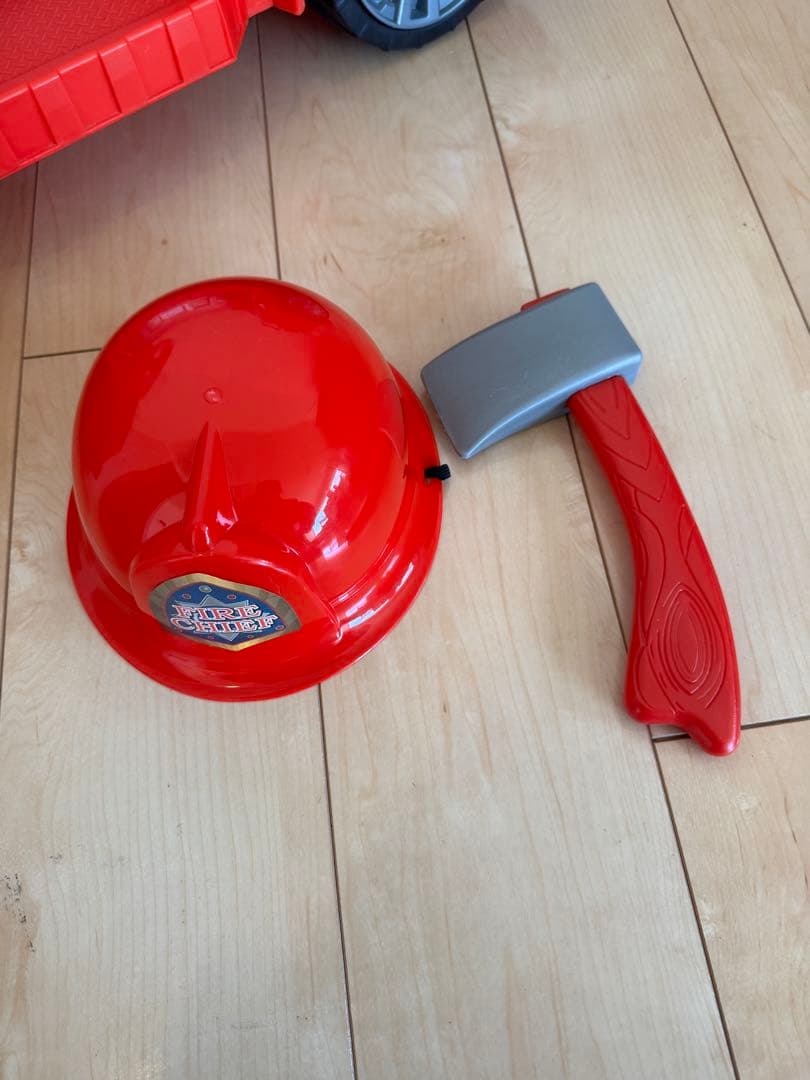 電動乗用車　消防車　消防士コスチューム付き　仮装　トイザらス　運転できる