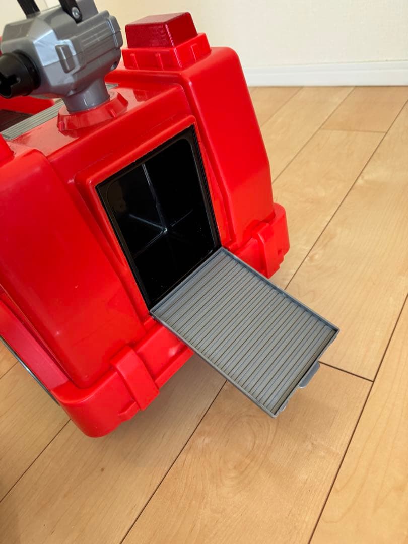 電動乗用車　消防車　消防士コスチューム付き　仮装　トイザらス　運転できる