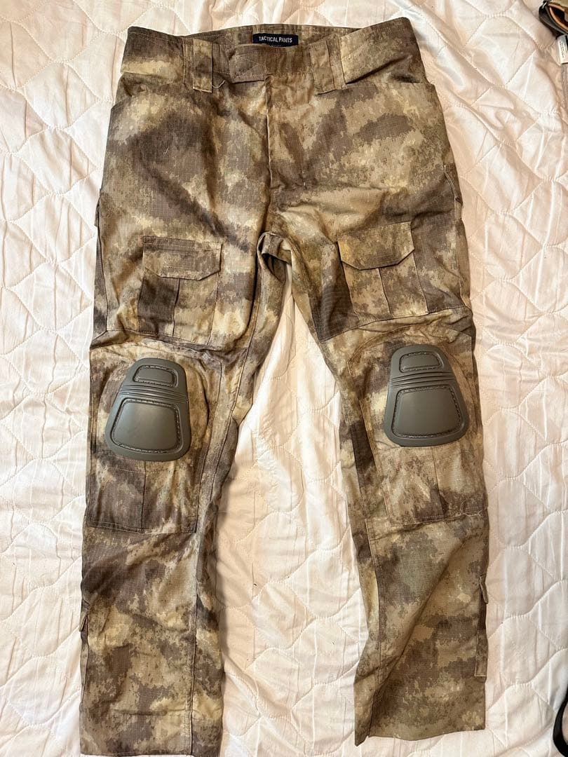 迷彩服全身セット　サバゲー、コスプレ用