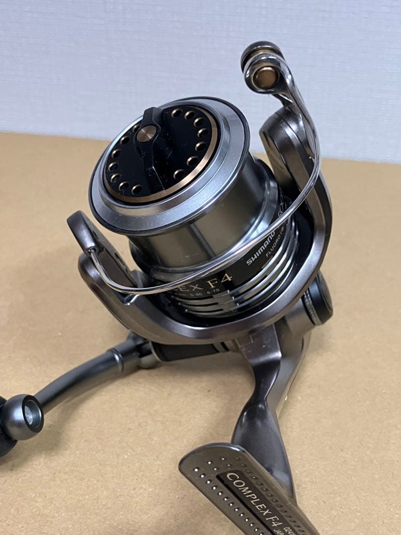 値下げ！未使用並　極美品　09 コンプレックス 2500HGS F4