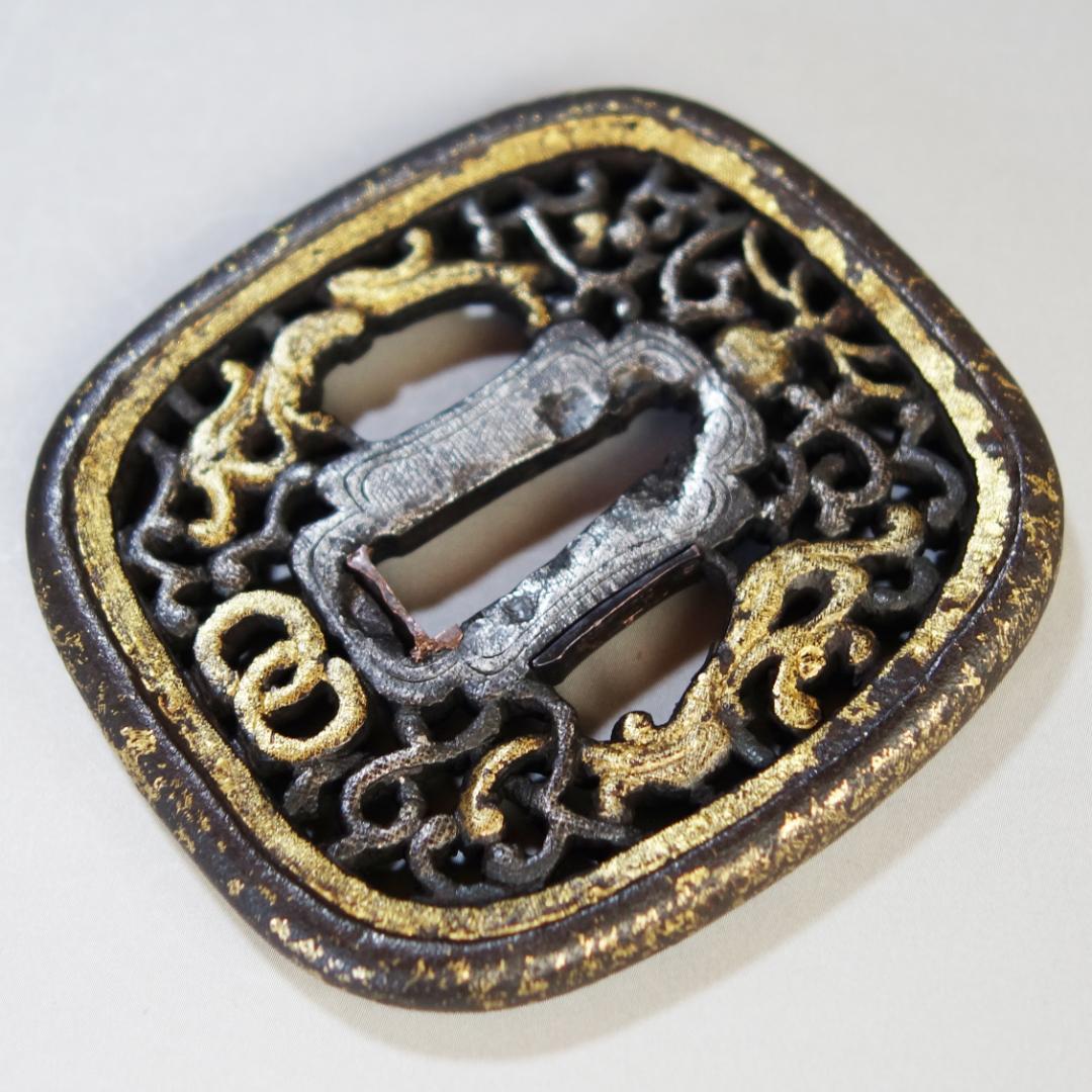 【珠追双龍唐草透 南蛮鍔 鉄地 金銀布目象嵌】 鍔 鐔 刀装具 武具 骨董