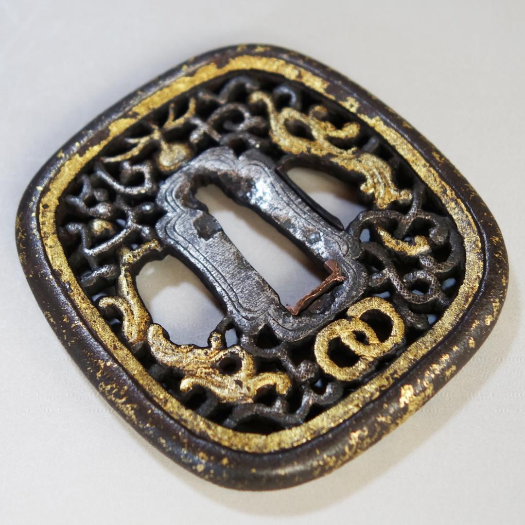 【珠追双龍唐草透 南蛮鍔 鉄地 金銀布目象嵌】 鍔 鐔 刀装具 武具 骨董