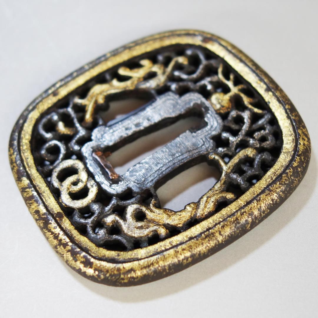 【珠追双龍唐草透 南蛮鍔 鉄地 金銀布目象嵌】 鍔 鐔 刀装具 武具 骨董