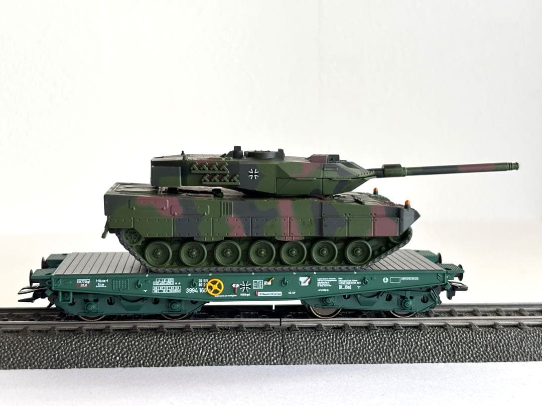 わんだほい　新品　メルクリン　ドイツ軍　レオパルド　2A6 戦車　運搬車