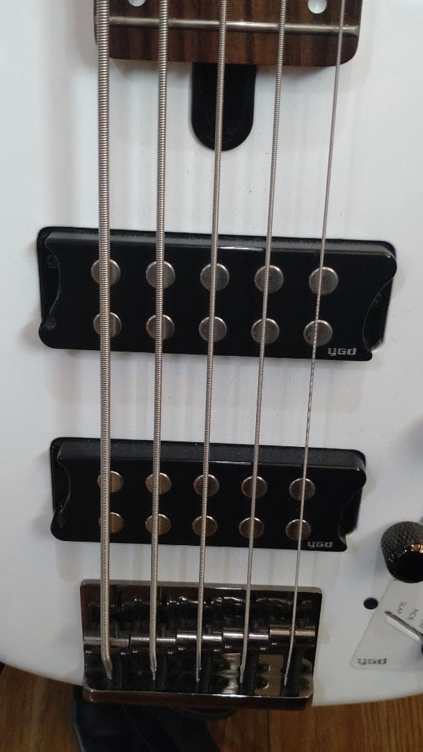 ★★ YAMAHA TRBX305 5弦ベース おまけ付き ★★