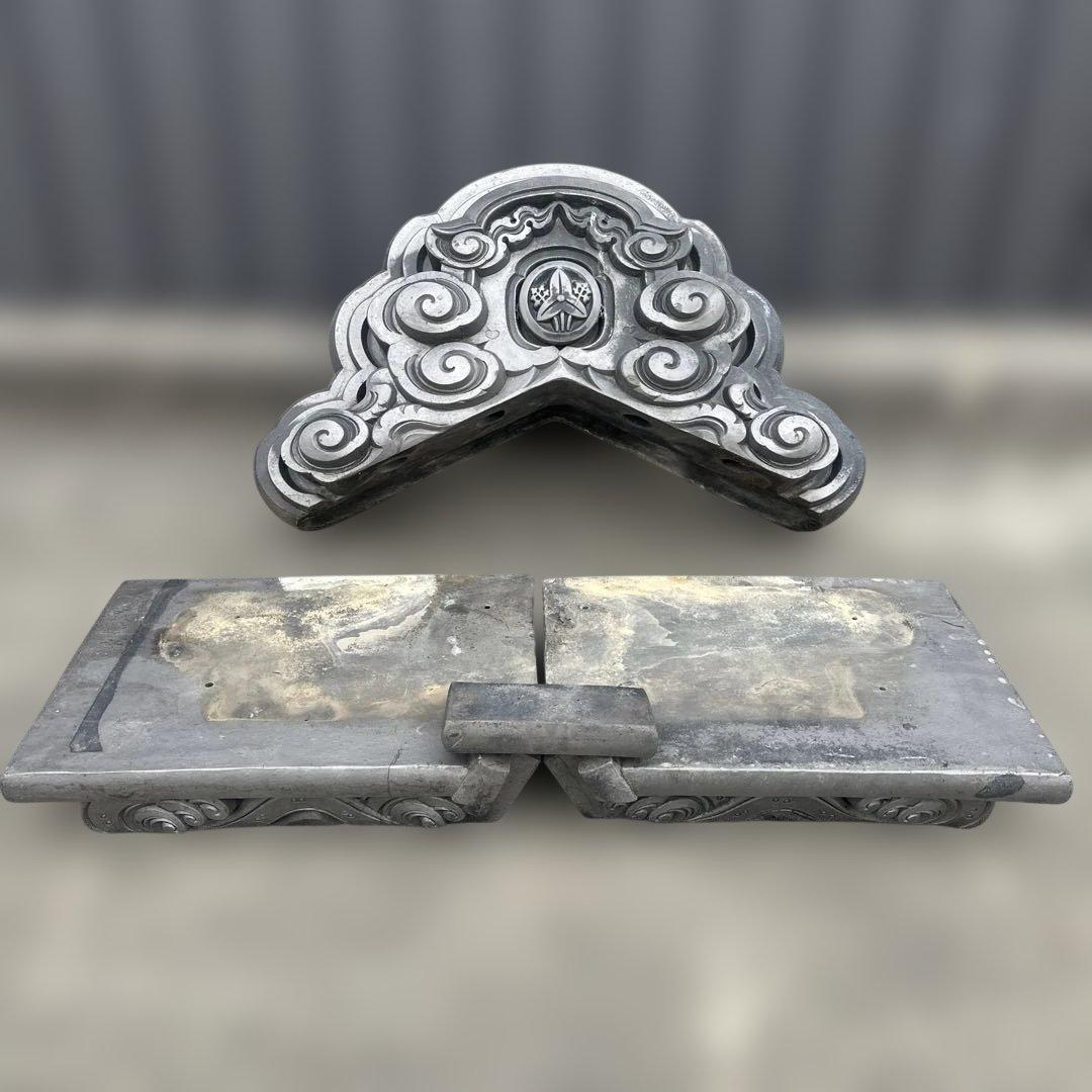 希少品　魔除け　骨董品　びん付き飾り鬼瓦　台付、文鎮付