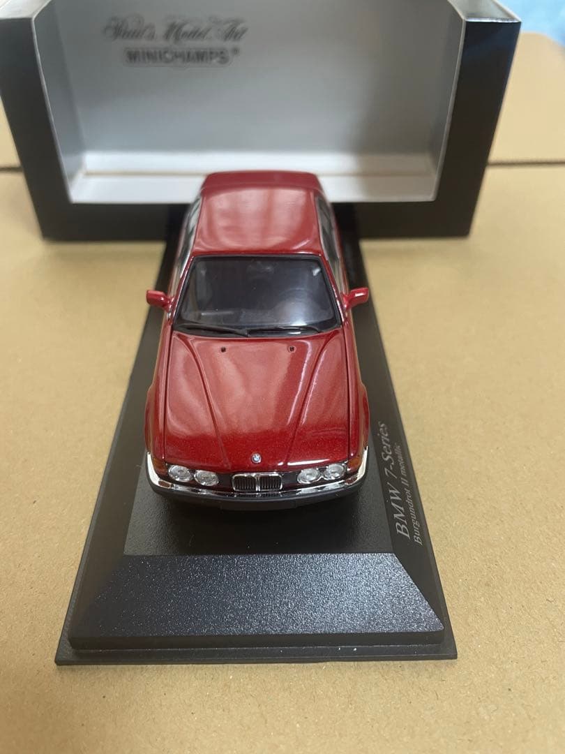  7-Series 1986 Red llic ミニカー