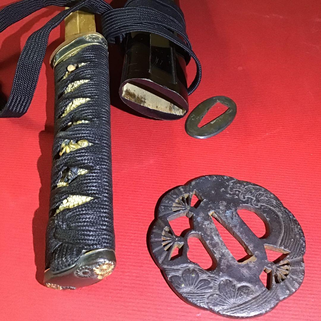 脇差拵　菊花図柄縁頭　鍔桜扇透　繋ぎは木製　　　　　書1