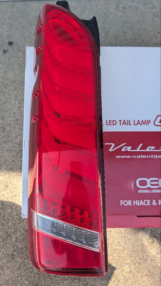 Valenti LEDテールランプ ウルトラシグマ ハイエース用 左側