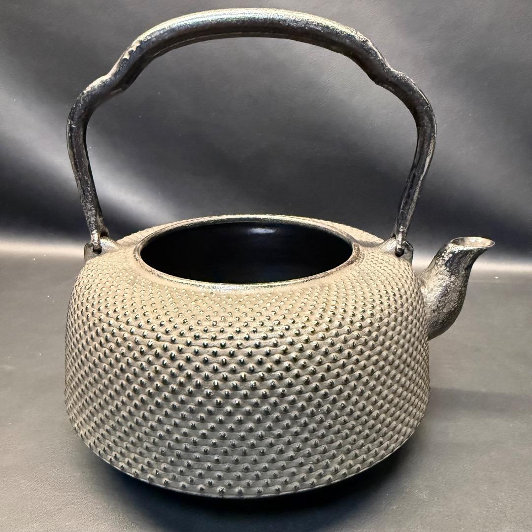 ◉※後右棚c1003 未使用保管品 南部鉄器 岩鋳 万代アラレ 鉄瓶 本場盛岡