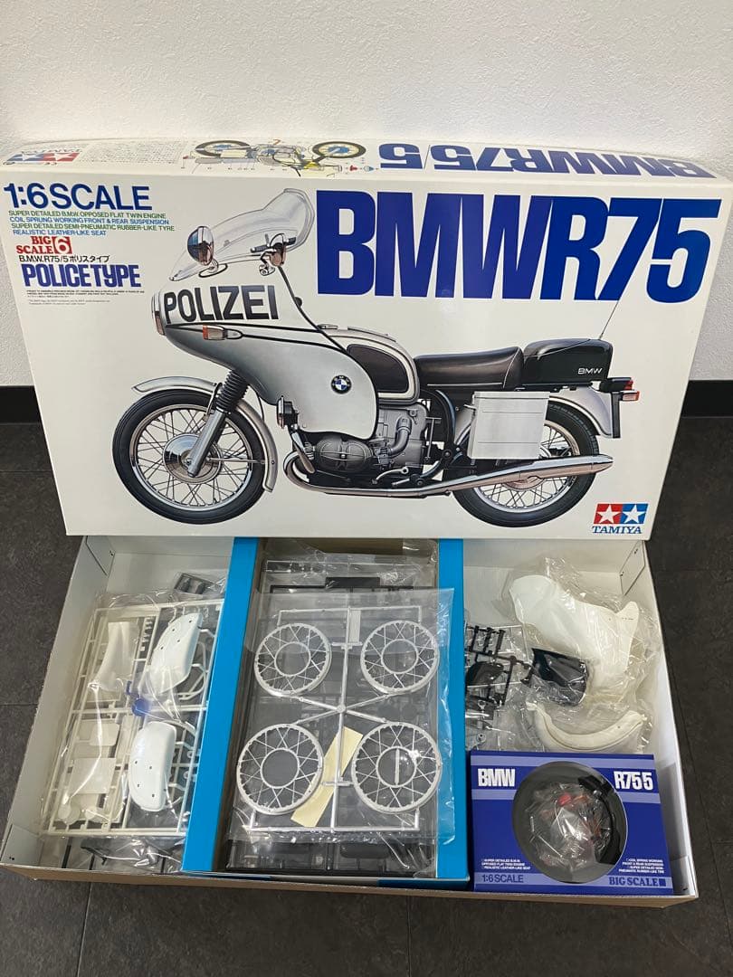 値下げ！未使用！TAMIYA 1/6  R75 ポリスタイプ　タミヤ