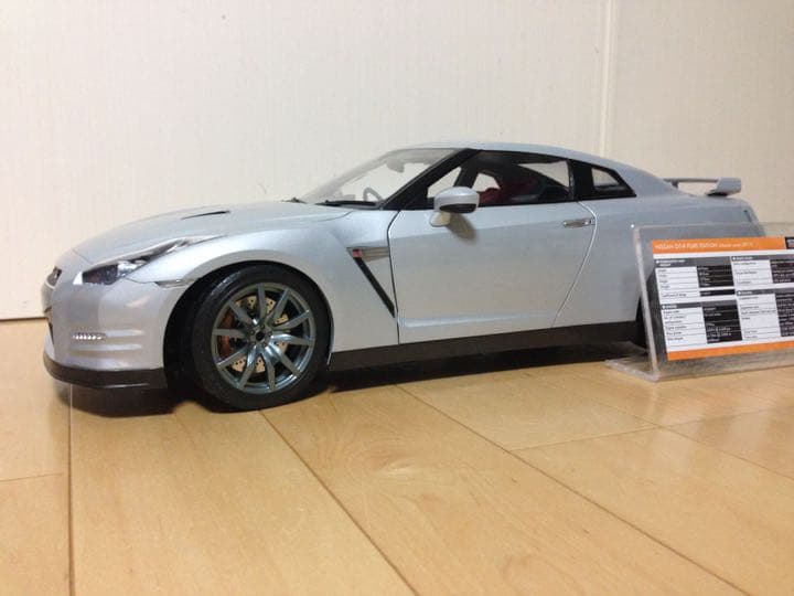 イーグルモス R35 GT-R 1/8スケール 完成品