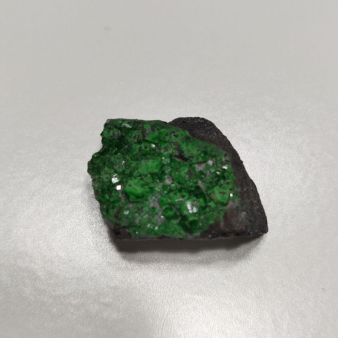 パワーストーン　天然石　ウバロバイト（灰クロムざくろ石）13g　No.822