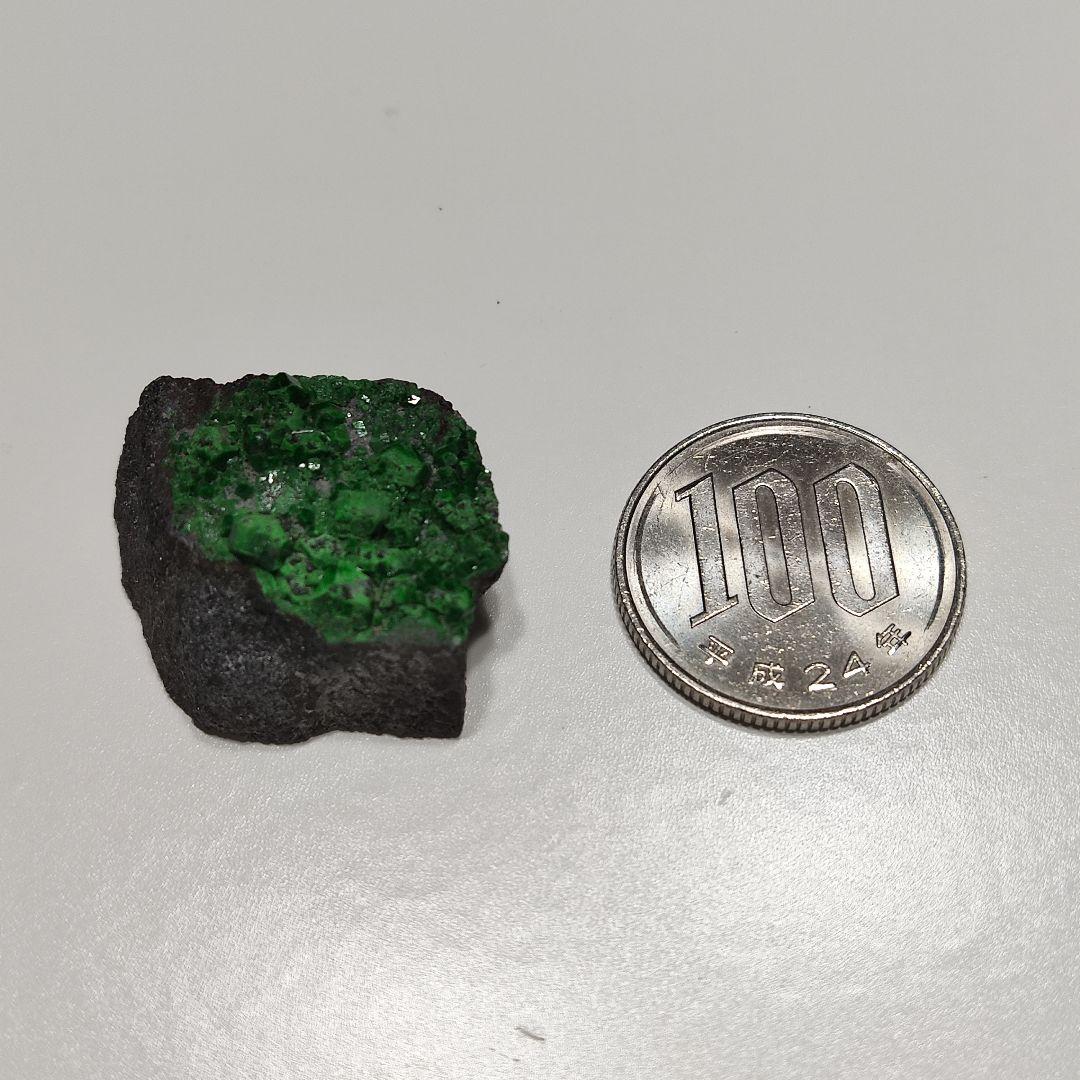 パワーストーン　天然石　ウバロバイト（灰クロムざくろ石）13g　No.822