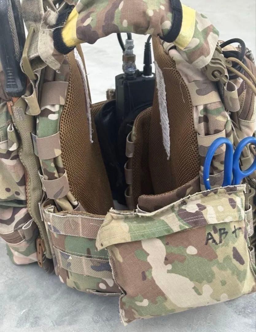 タクティカルベスト　タグ付きレプリカ　サバゲー　マルチカム