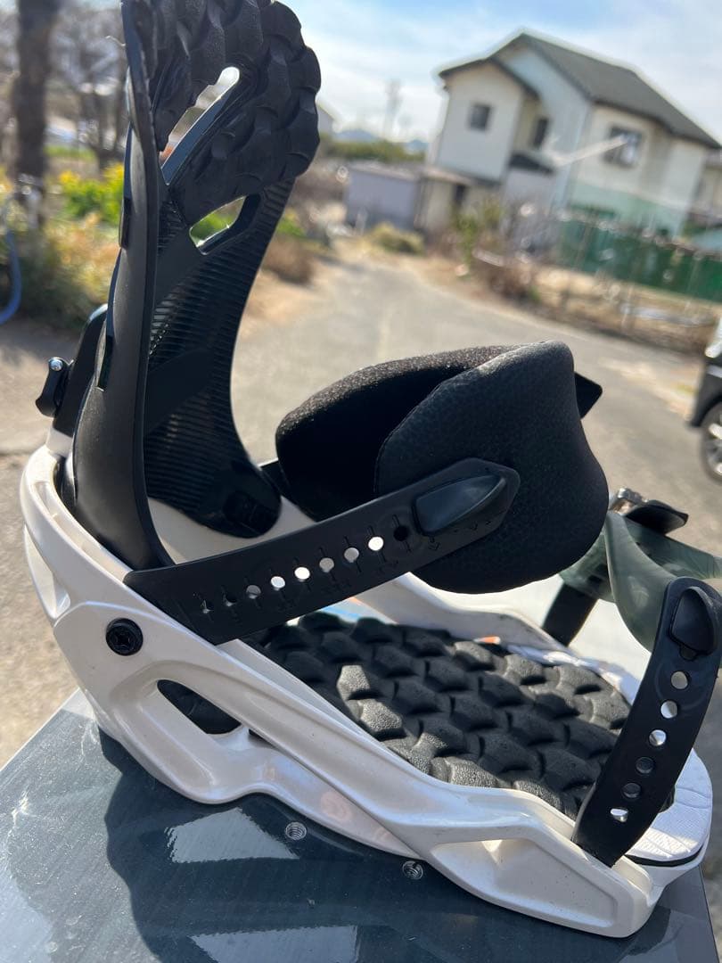 FLOWの板 SALOMONのビンディング DEELUXEのブーツ