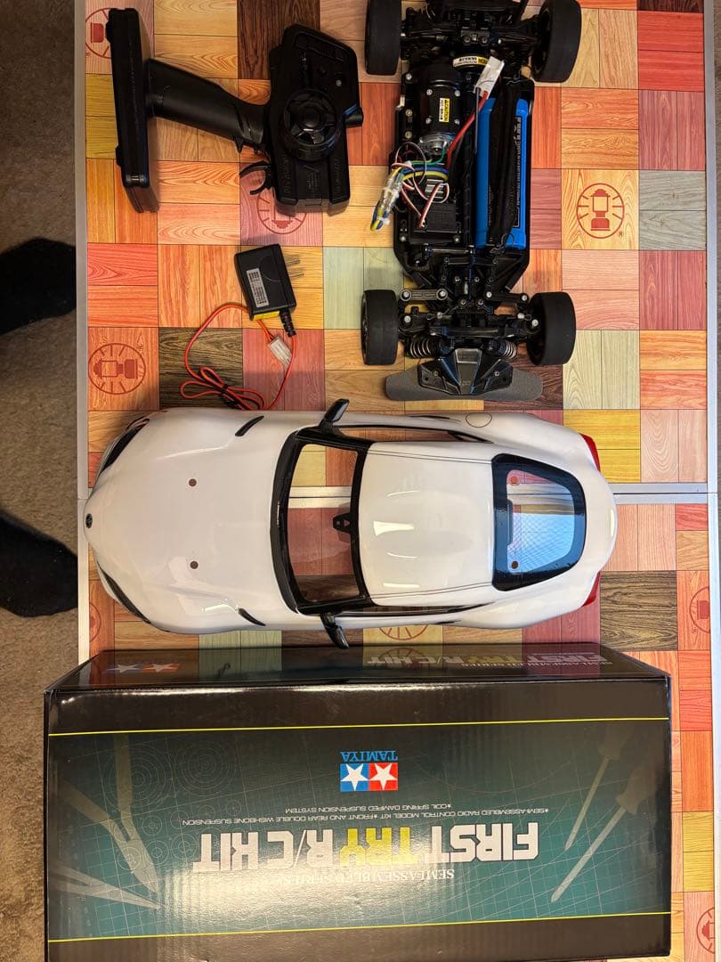 タミヤ　1/10 完成済ラジコン XB トヨタ　スープラ　ホワイト