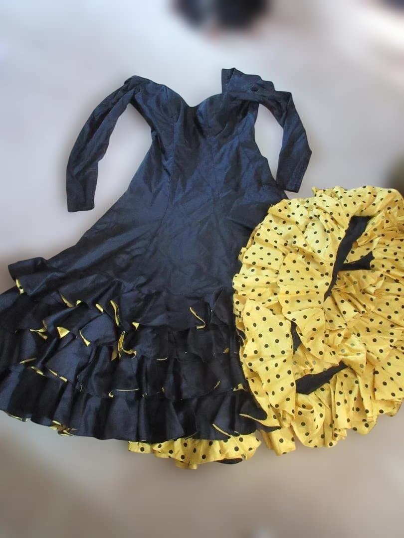 フラメンコドレス 黒と黄色