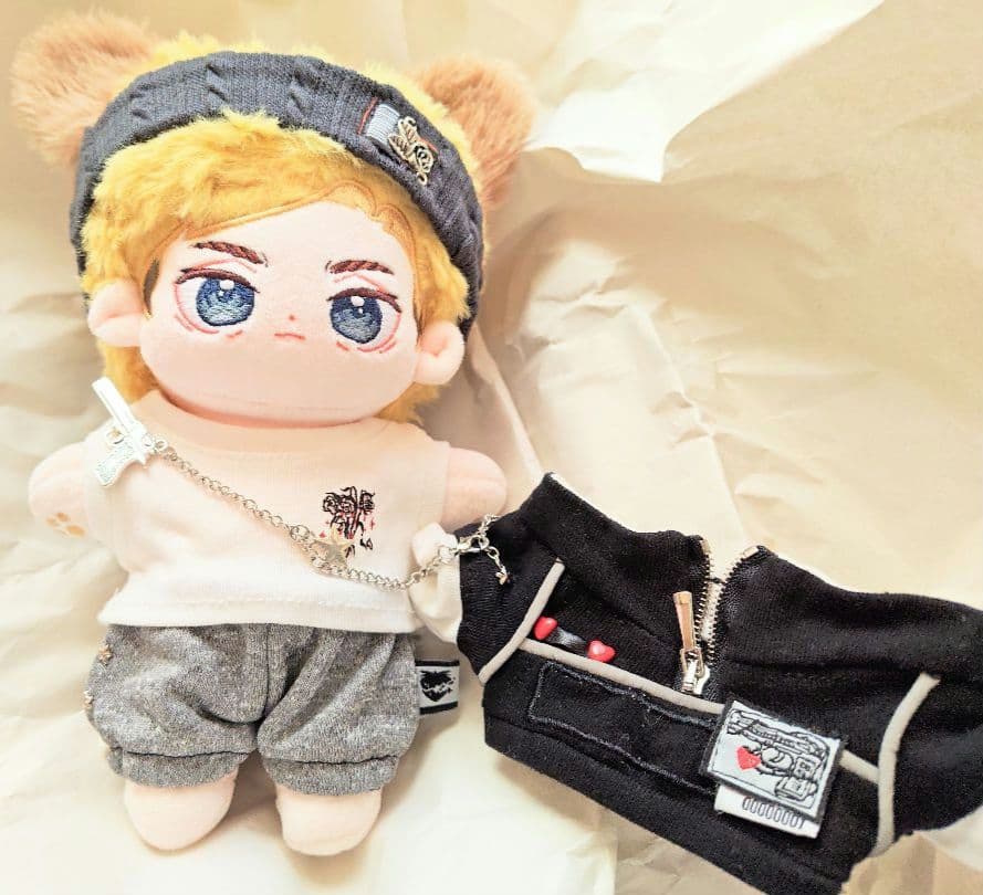 進撃の巨人エルヴィン　着せ替えぬいぐるみ