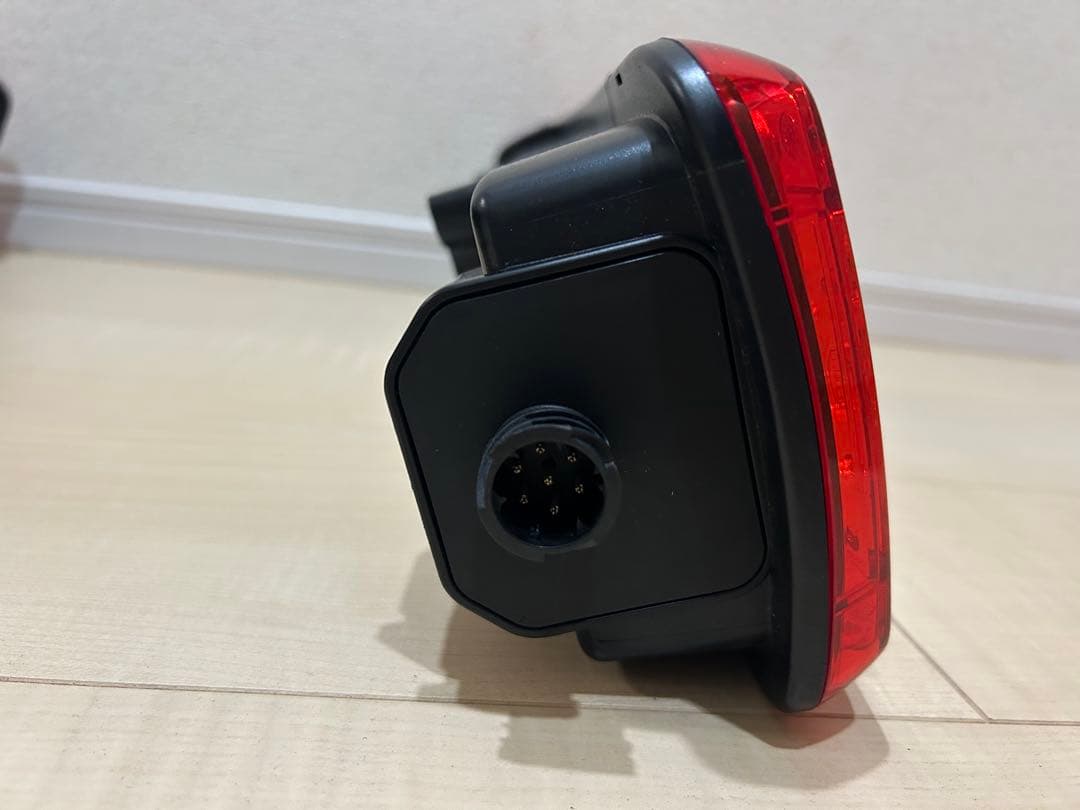 UD純正 ボルボ LEDテールランプ 左右セット 新車外し VIGNAL製