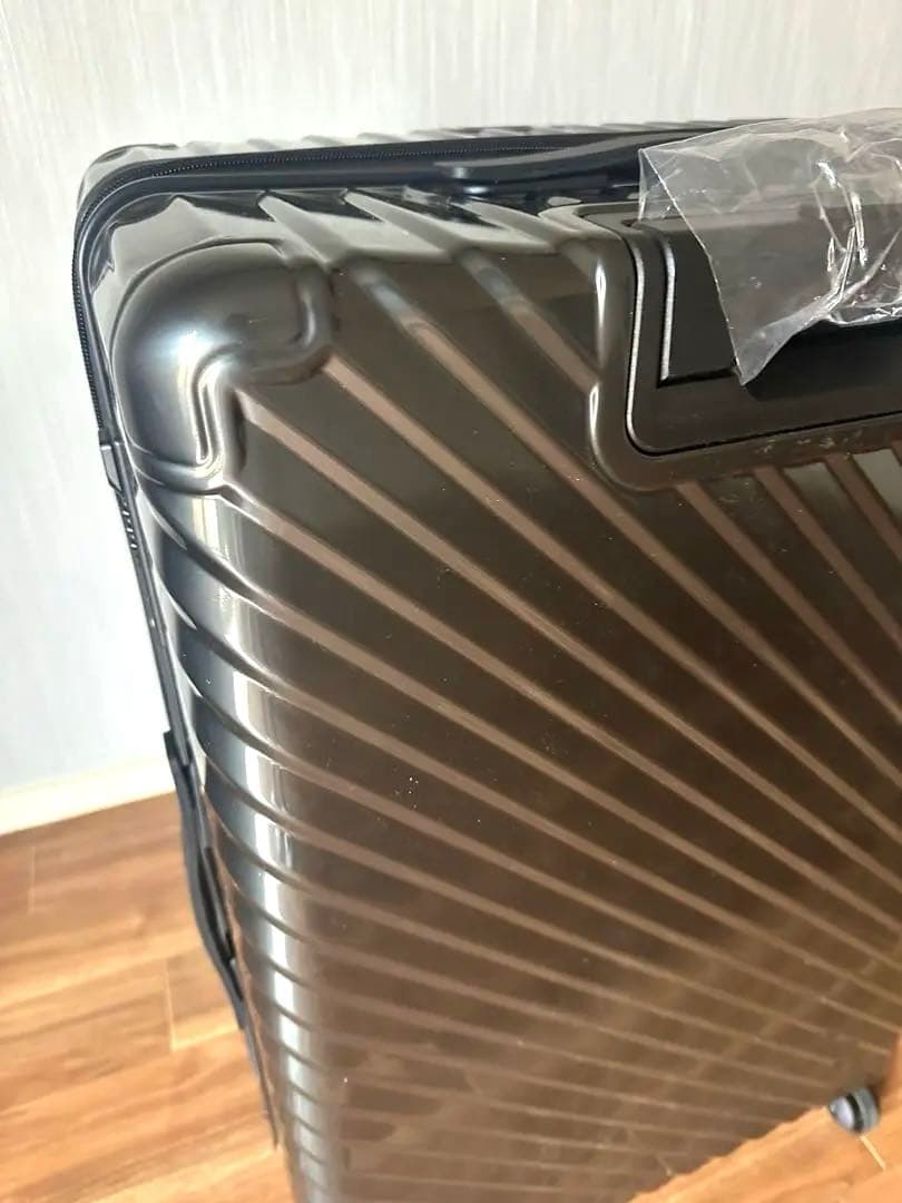 大きめ黒スーツケース　キャリーケース