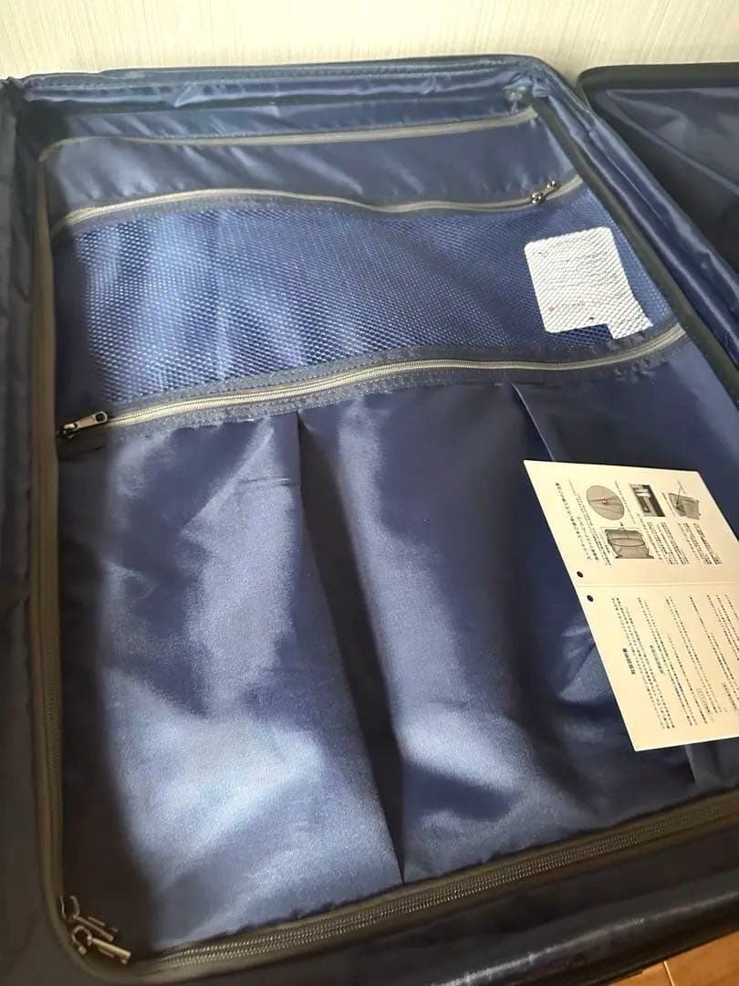 大きめ黒スーツケース　キャリーケース