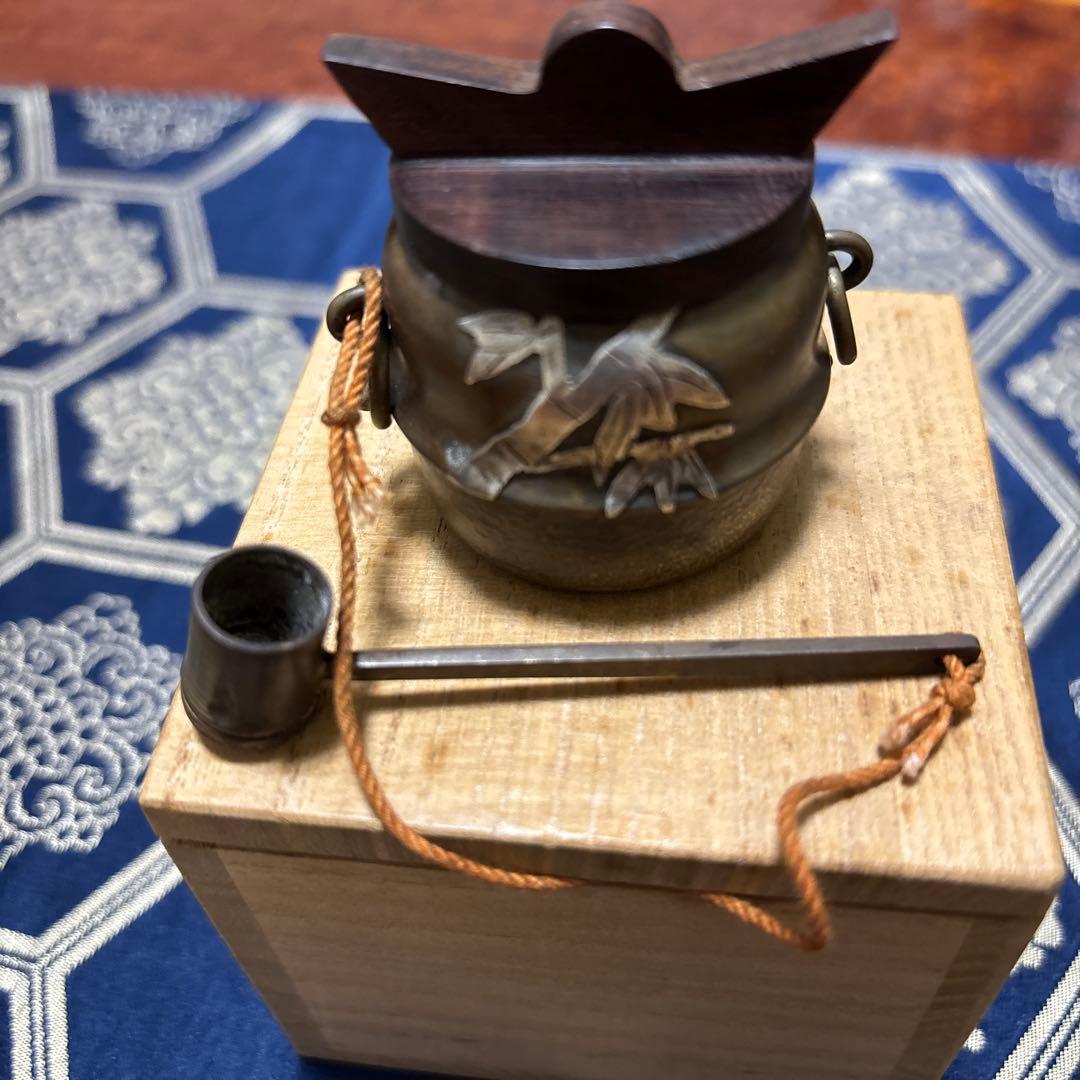 鶴彫刻の金属製器とスプーンセット