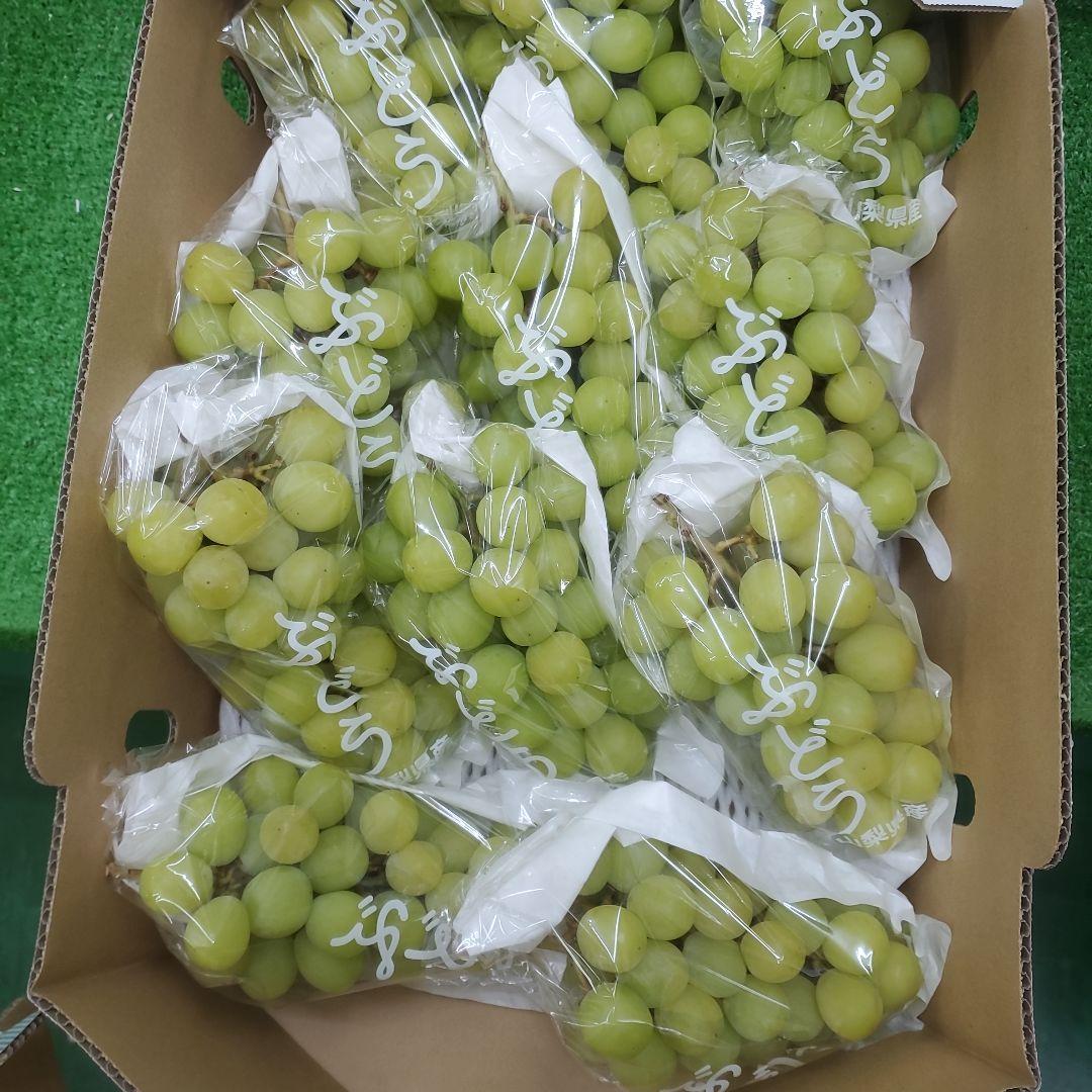 2️⃣ 山梨県産 シャインマスカット １１房入り 箱込み5.5キロ