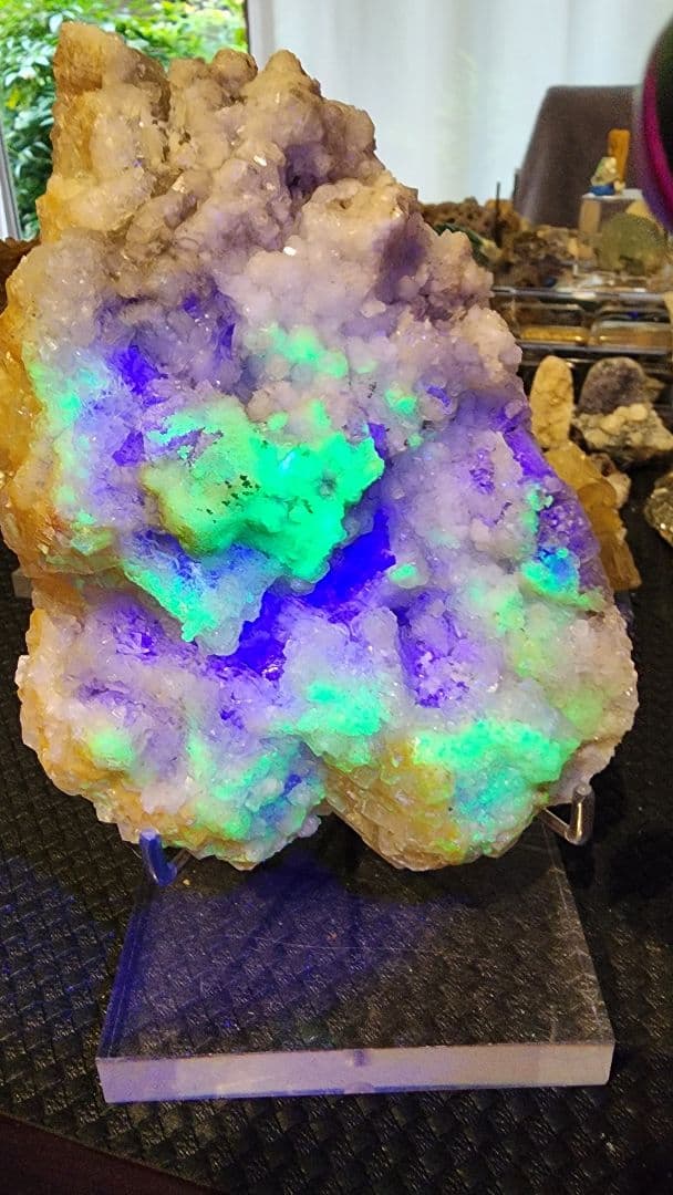 ハイライト・オパール・オン・フローライト